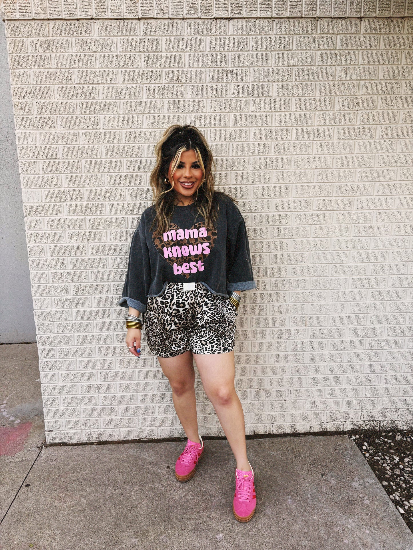 mama knows best pepper sweat tee