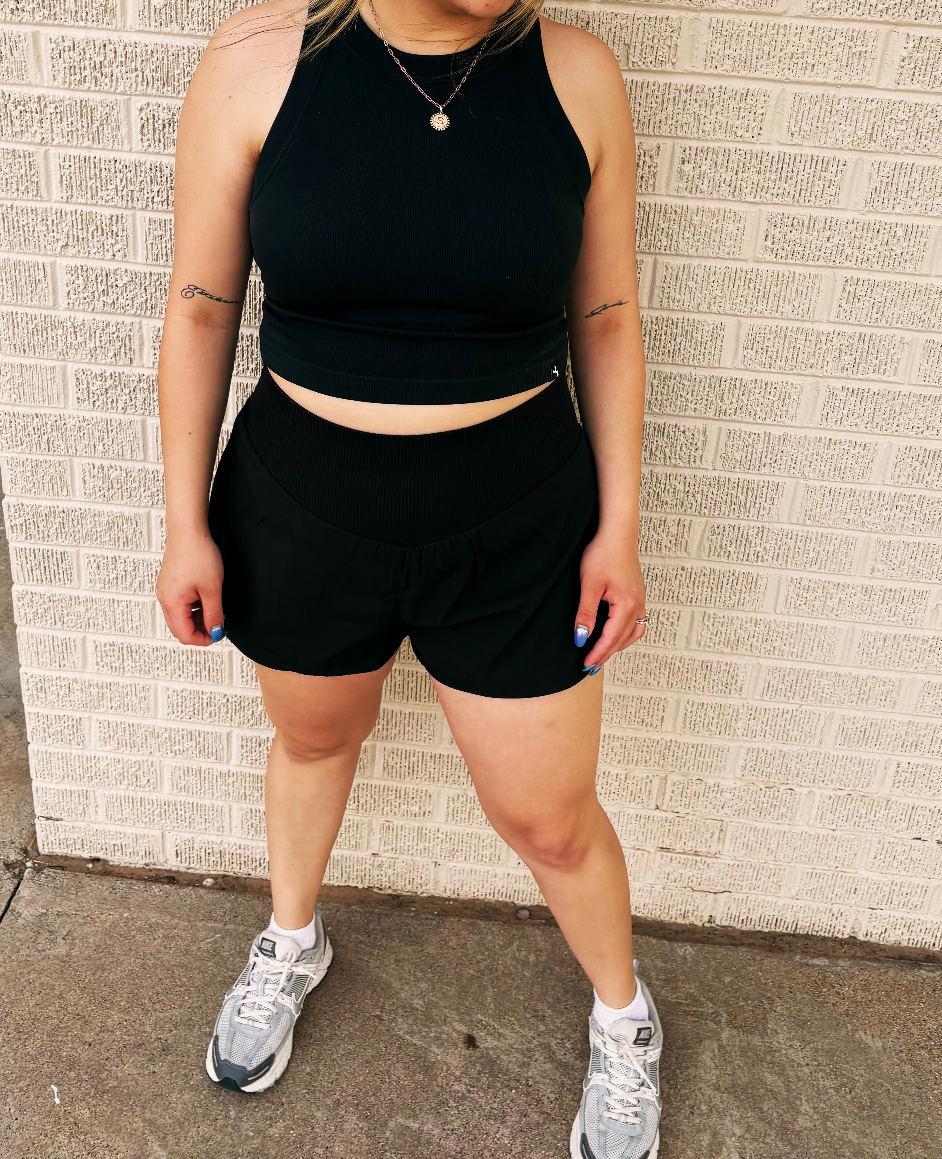 running late athletic shorts black